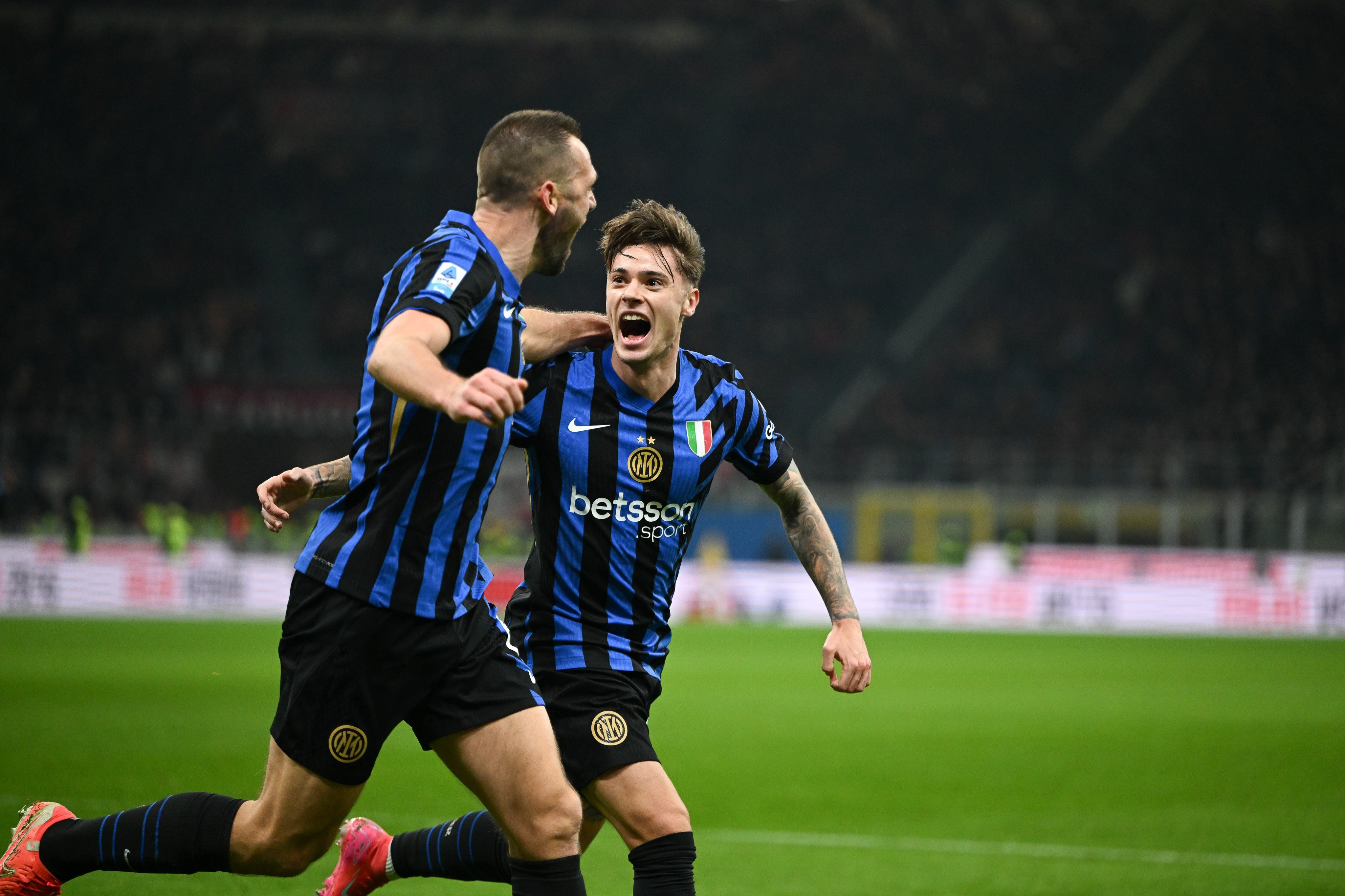 罗马诺：亚特兰大为扎莱夫斯基报价1600万欧，目前与国米正谈判中