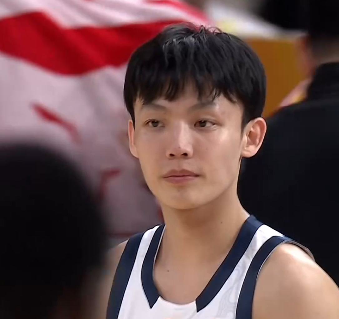 开云体育官网-广东三喜临门！徐杰当选宏远队长，焦泊乔完美复苏，重回联盟第二