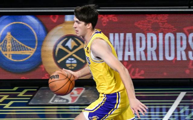 kaiyun.com-詹皇夺冠需谢他!里夫斯专打硬仗:湖人5600万超值