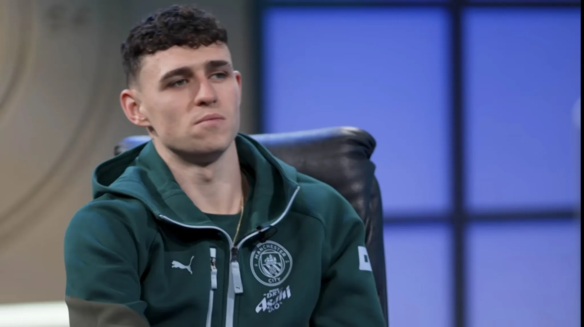 开云体育官网-福登:塞梅尼奥左右脚都很均衡;我有时都会被谢尔基晃到