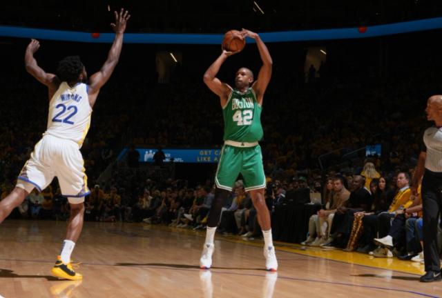 开云体育app下载-家有一老如有一宝！总决赛老处男霍福德决定G1胜负